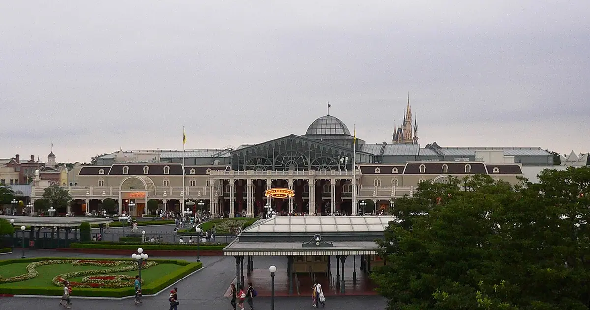The exterior of World Bazaar seen from near the entrance to Tokyo Disneyland